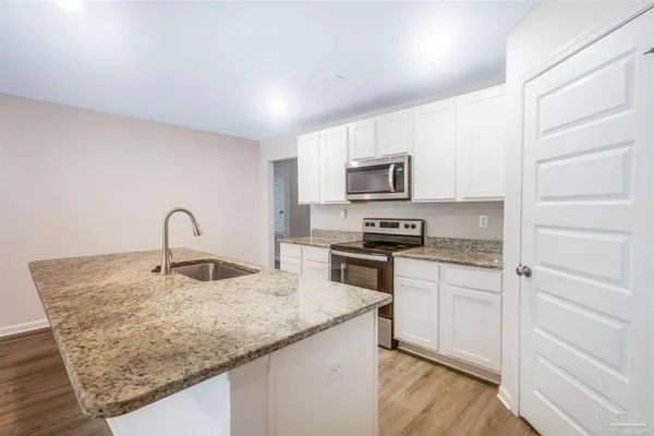 $2,200 | 4119 Whitetail Lane, Pensacola, FL 32526