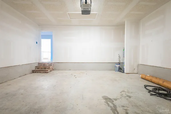 $2,200 | 4119 Whitetail Lane, Pensacola, FL 32526