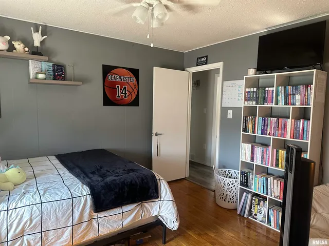 $249,900 | 1630 North 1813th Lane, Paloma, IL 62359