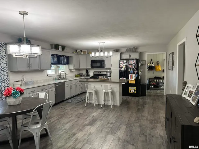 $249,900 | 1630 North 1813th Lane, Paloma, IL 62359