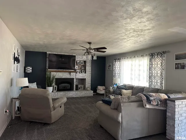 $249,900 | 1630 North 1813th Lane, Paloma, IL 62359