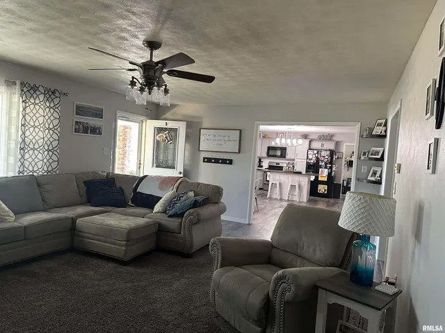 $249,900 | 1630 North 1813th Lane, Paloma, IL 62359