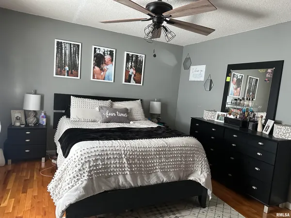 $243,900 | 1630 North 1813th Lane, Paloma, IL 62359
