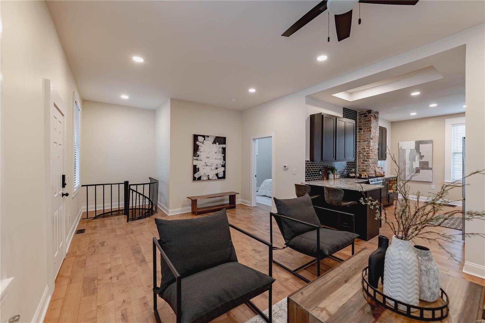 6010 Morgan Ford Road St. Louis, MO 63116 - Photo 9 of 33
