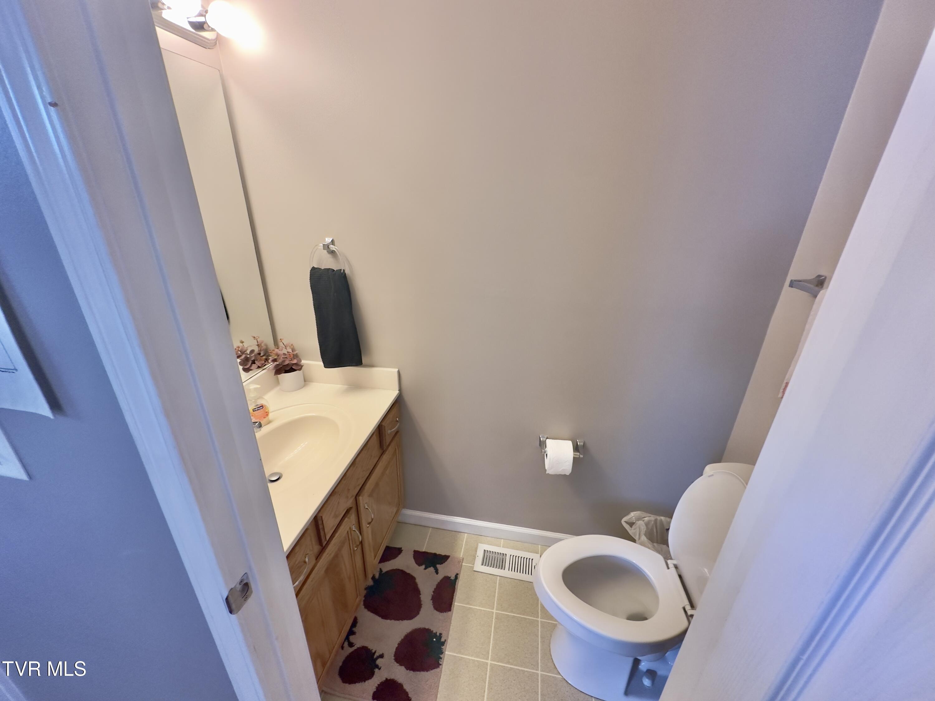 152 Gray Station Road, Unit 2 Johnson City, TN 37615 - Photo 8 of 20 IMG_7239