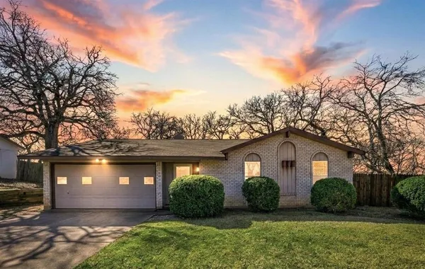 a view of front a house with a yard