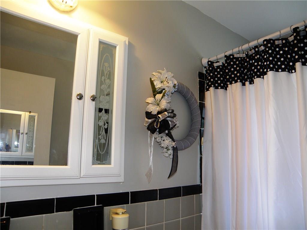 3416 Lockridge Road Pittsburgh, PA 15234 - Photo 13 of 23 Gallery Image 13