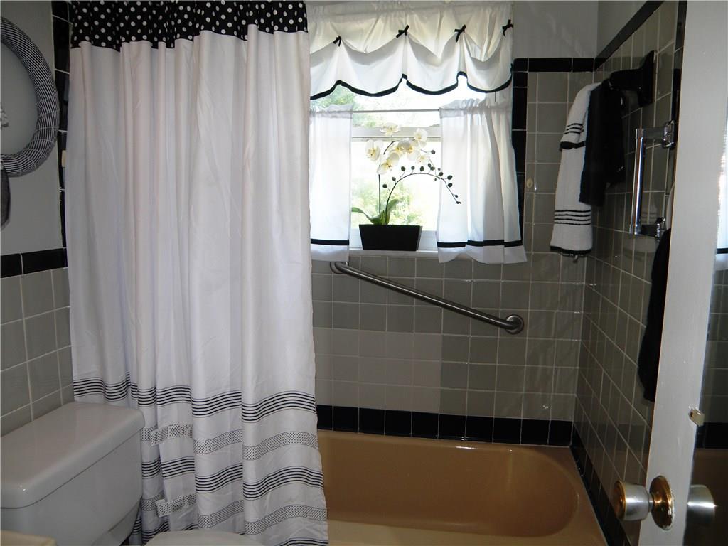 3416 Lockridge Road Pittsburgh, PA 15234 - Photo 14 of 23 Gallery Image 14