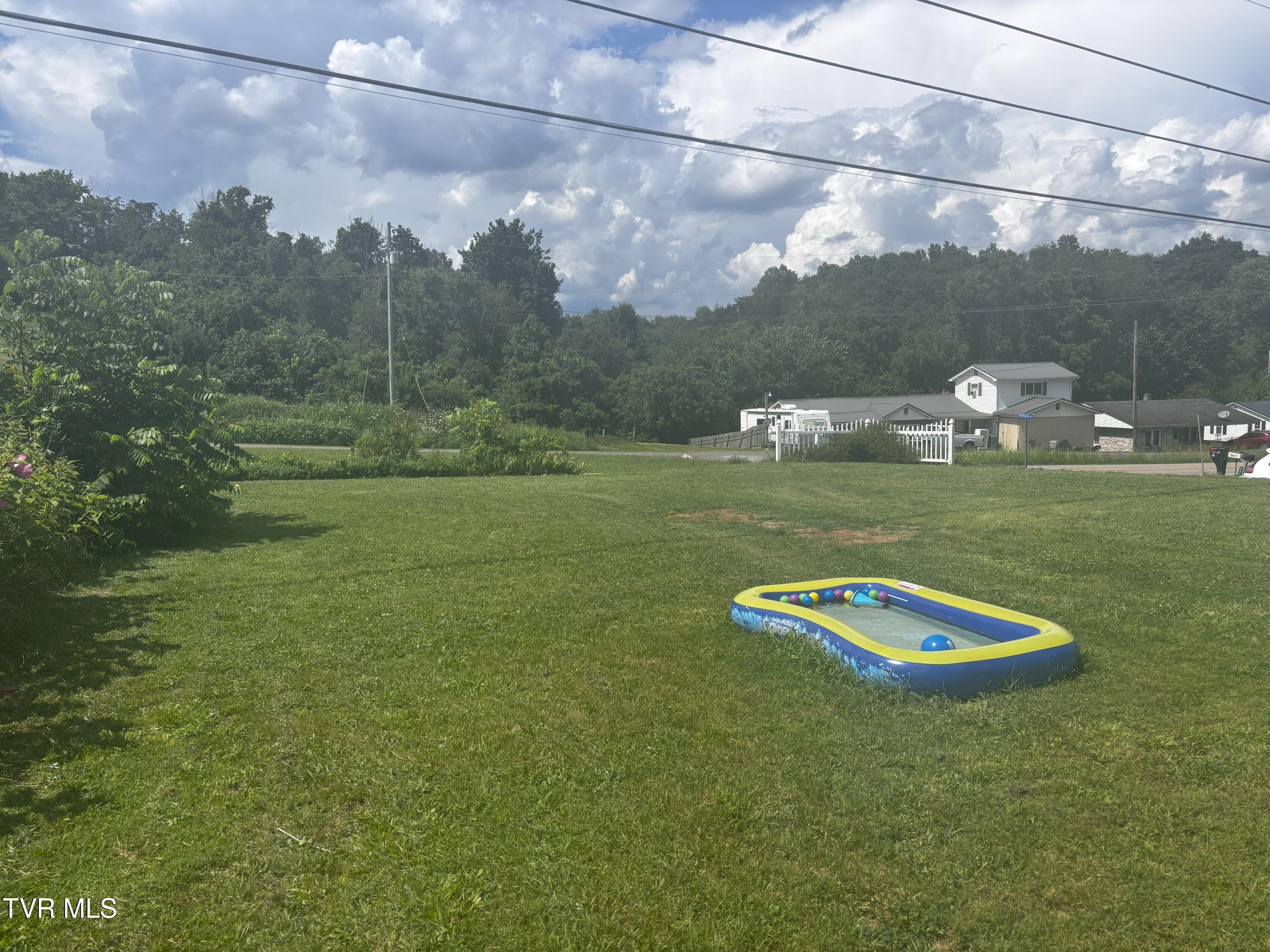 6002 Mew Road Castlewood, VA 24224 - Photo 4 of 35 IMG_4157