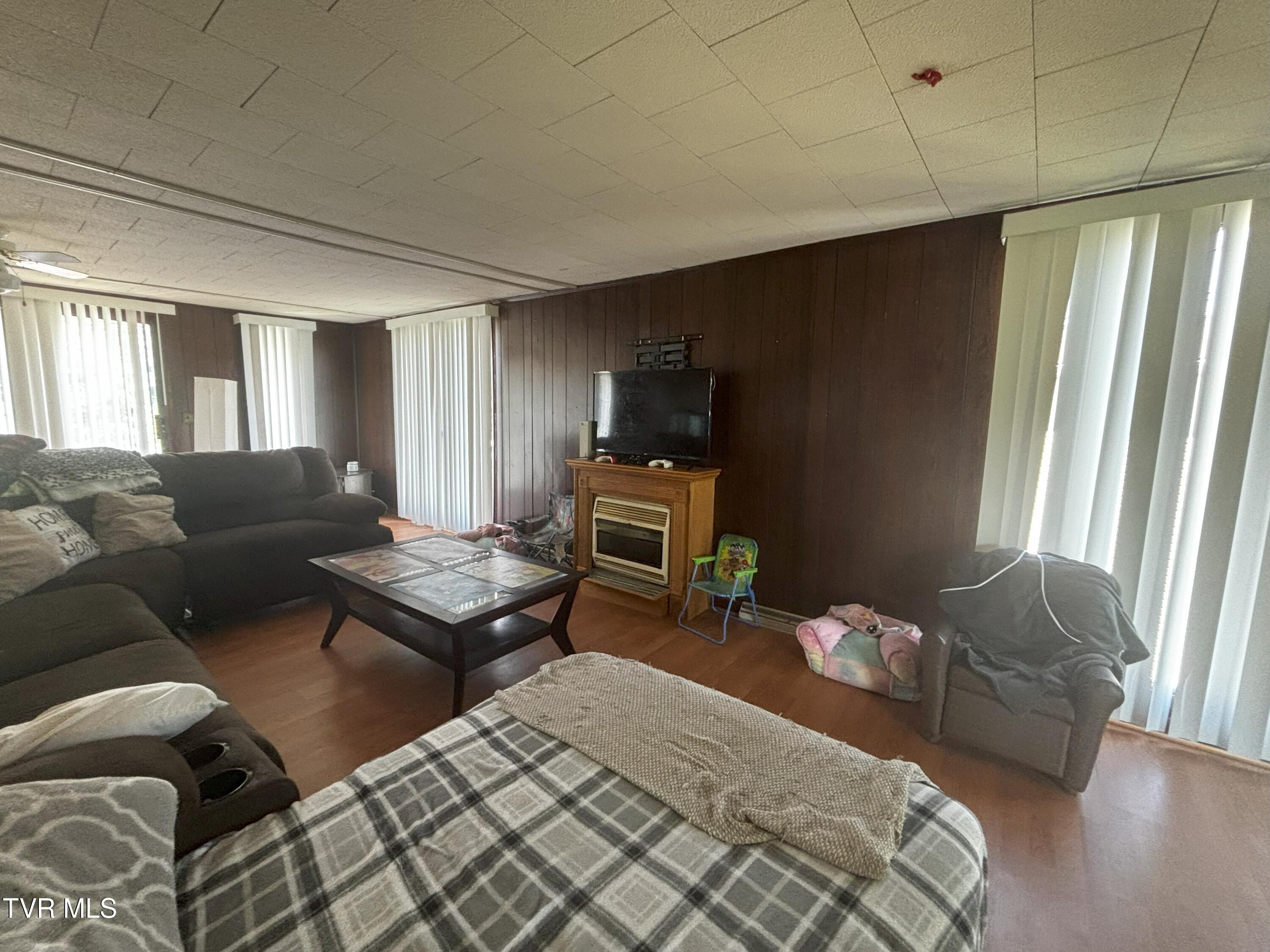 6002 Mew Road Castlewood, VA 24224 - Photo 9 of 35 IMG_4024