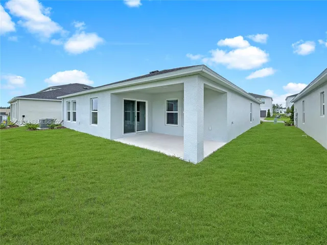 $2,250 | 2060 Stillview Pass, Zephyrhills, FL 33540