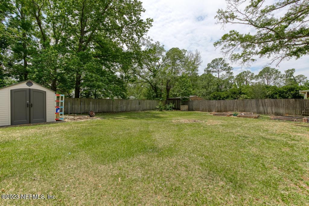 8490 Walden Road Jacksonville, FL 32244 - Photo 32 of 34 a backyard of a house
