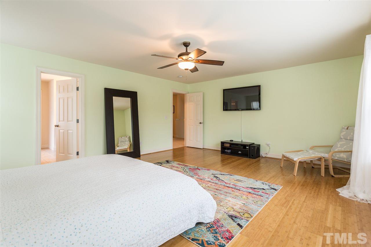 516 Bouree Circle Raleigh, NC 27606 - Photo 18 of 29 Gallery Image 18