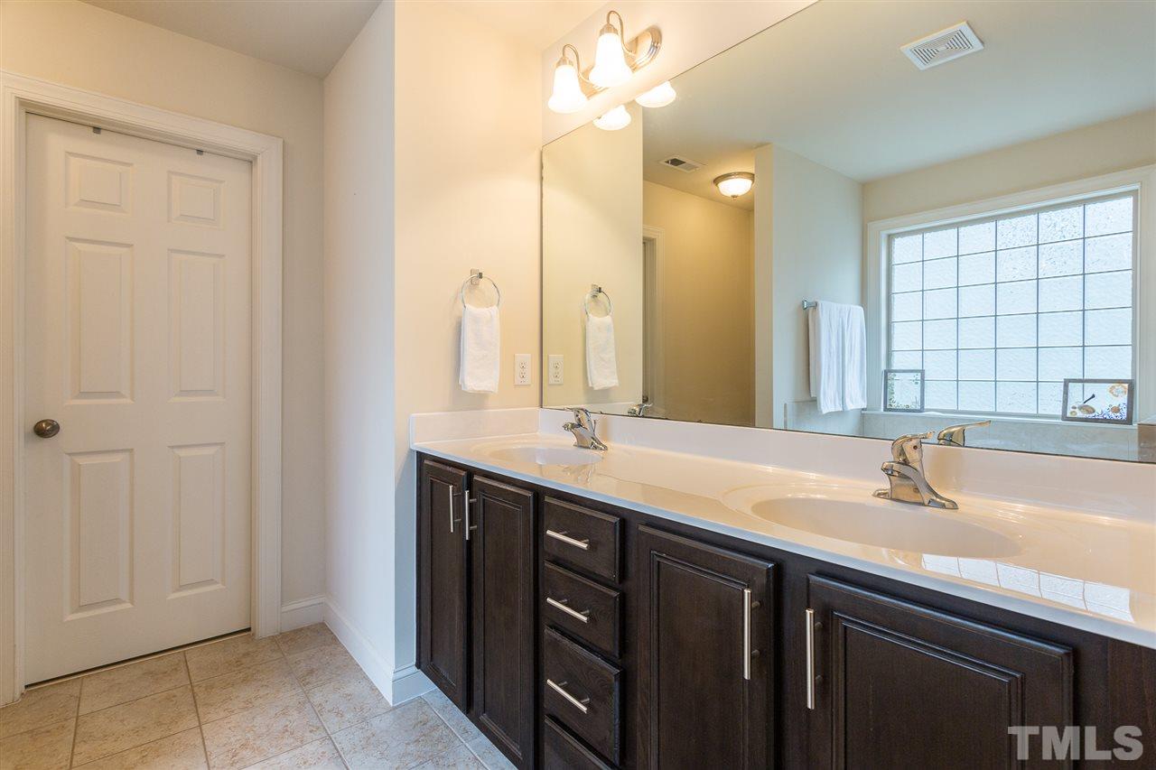 516 Bouree Circle Raleigh, NC 27606 - Photo 19 of 29 Gallery Image 19