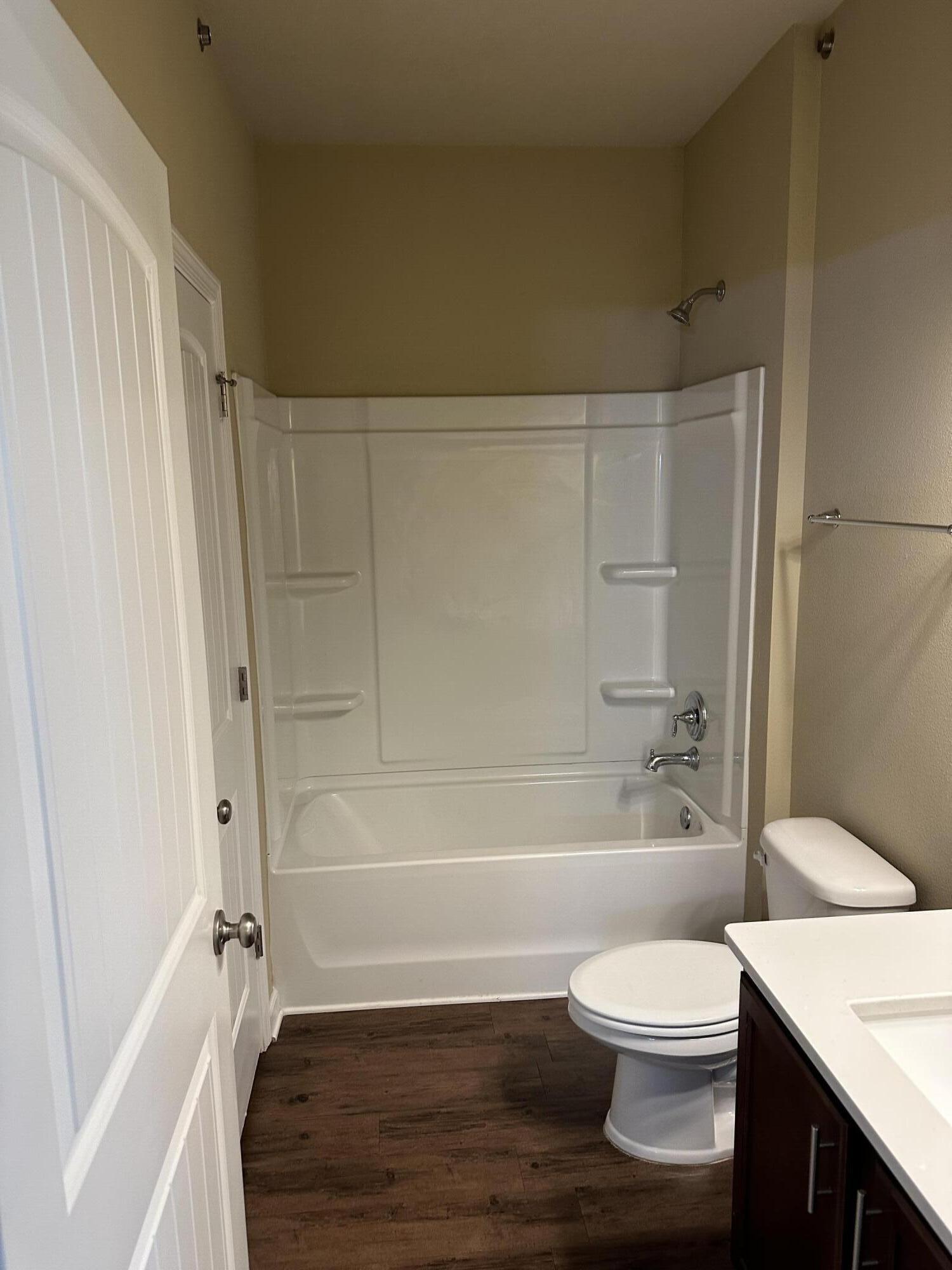 260 Cornelia Street Freeport, FL 32439 - Photo 14 of 31 a bathroom with a toilet and a bathtub