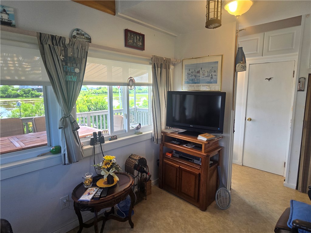 725 Succotash Road South Kingstown, RI 02879 - Photo 6 of 24