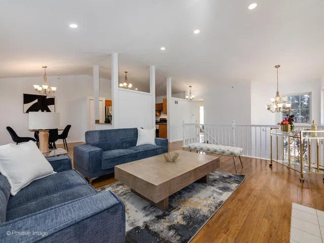 $449,000 | 121 Commons Court, Wheeling, IL 60090