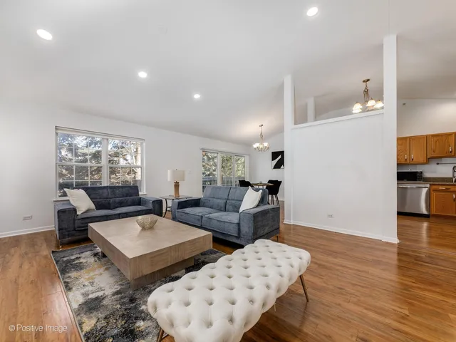 $449,000 | 121 Commons Court, Wheeling, IL 60090