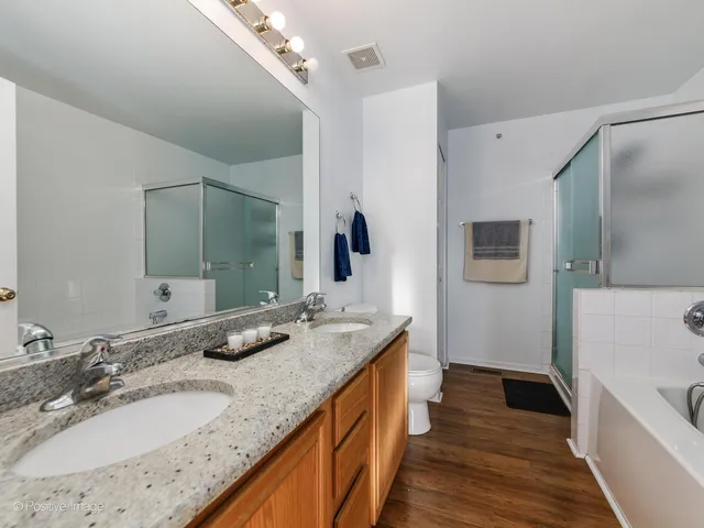 $449,000 | 121 Commons Court, Wheeling, IL 60090