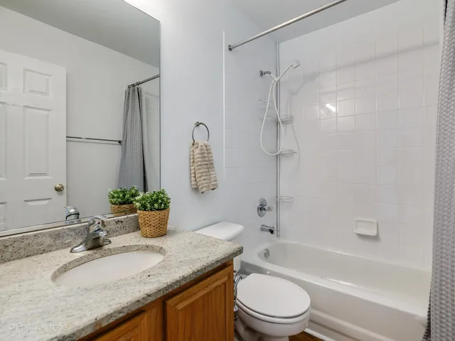 $449,000 | 121 Commons Court, Wheeling, IL 60090