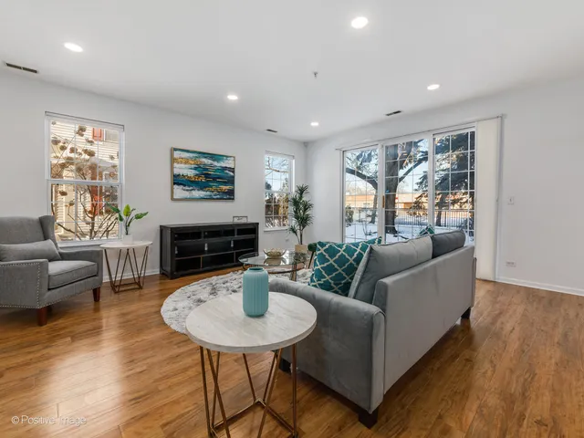 $449,000 | 121 Commons Court, Wheeling, IL 60090