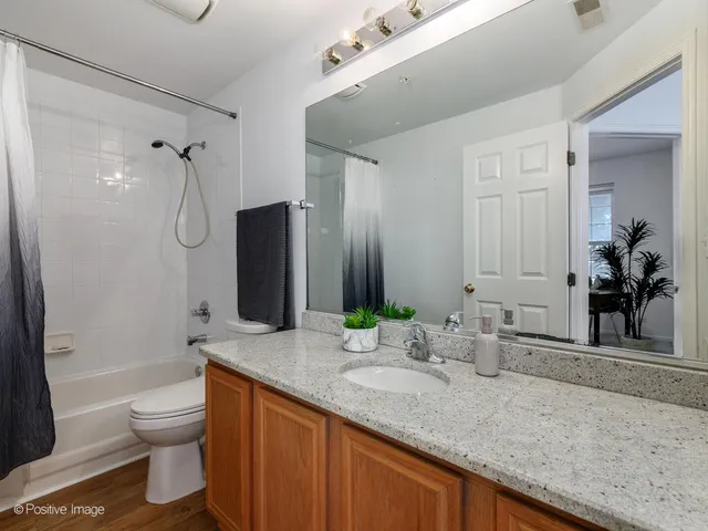 $449,000 | 121 Commons Court, Wheeling, IL 60090