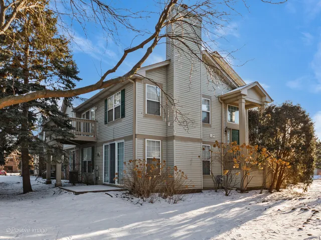 $449,000 | 121 Commons Court, Wheeling, IL 60090