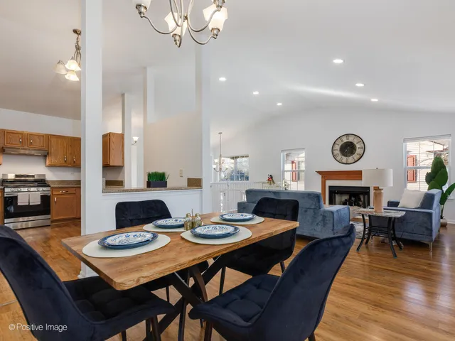 $449,000 | 121 Commons Court, Wheeling, IL 60090