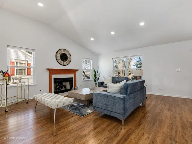 $449,000 | 121 Commons Court, Wheeling, IL 60090