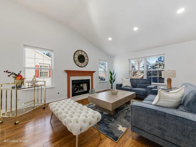 $449,000 | 121 Commons Court, Wheeling, IL 60090