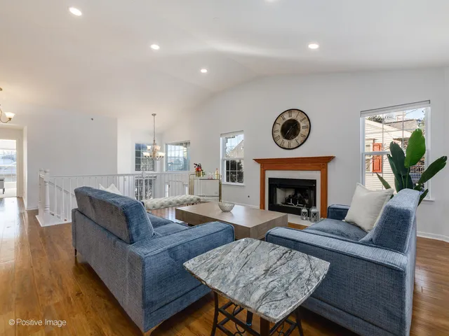 $449,000 | 121 Commons Court, Wheeling, IL 60090