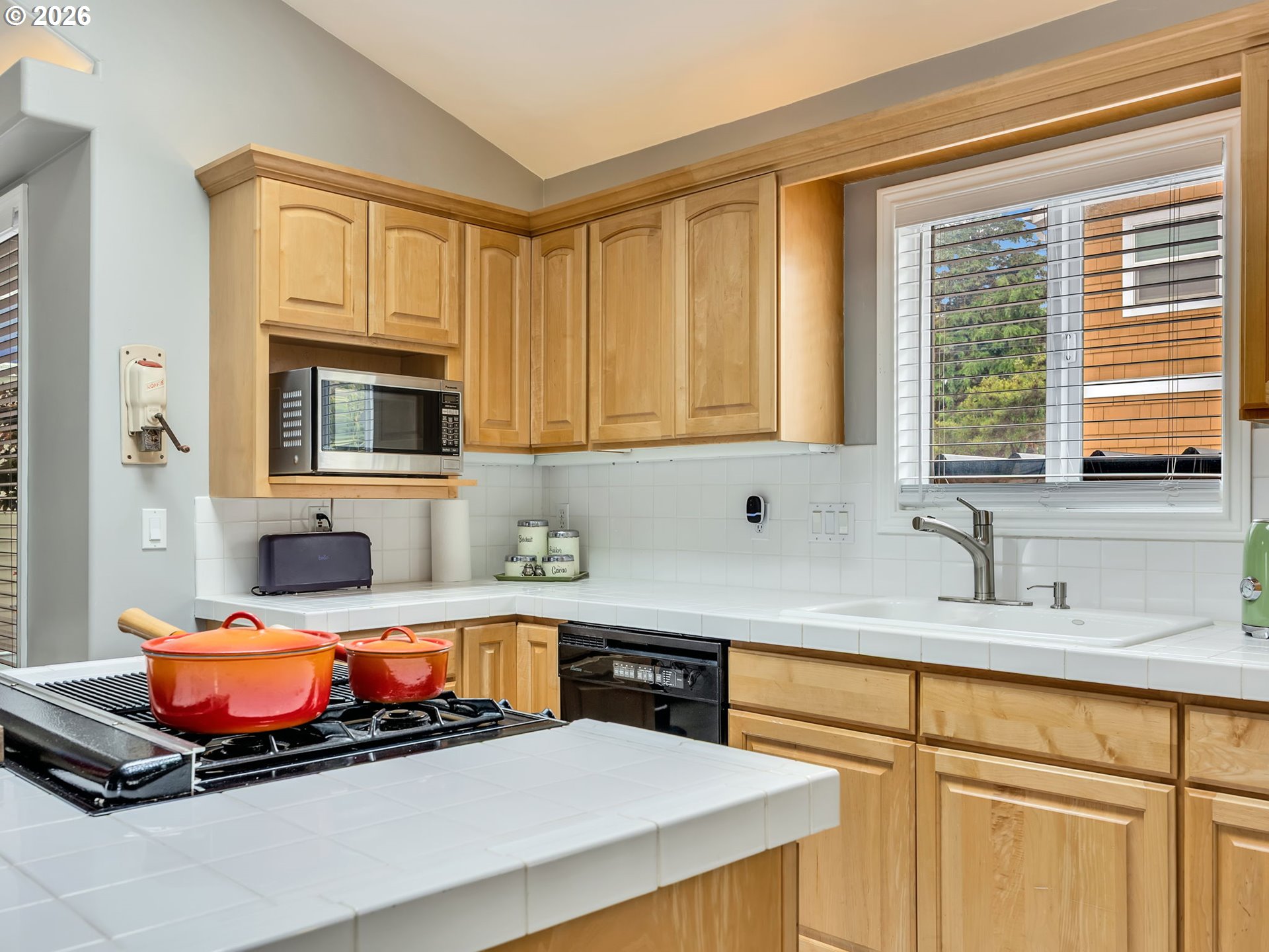136B 3rd Avenue Seaside, OR 97138 - Photo 19 of 38 Kitchen