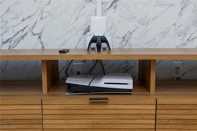 $3,500 | 9762 Silver Dusk Court, Las Vegas, NV 89183