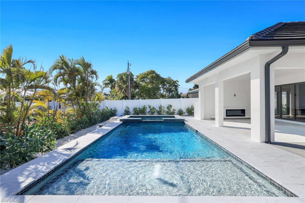 10771 6th Street North Naples, FL 34108 - Photo 28 of 39 Sparkling pool with sun shelf!