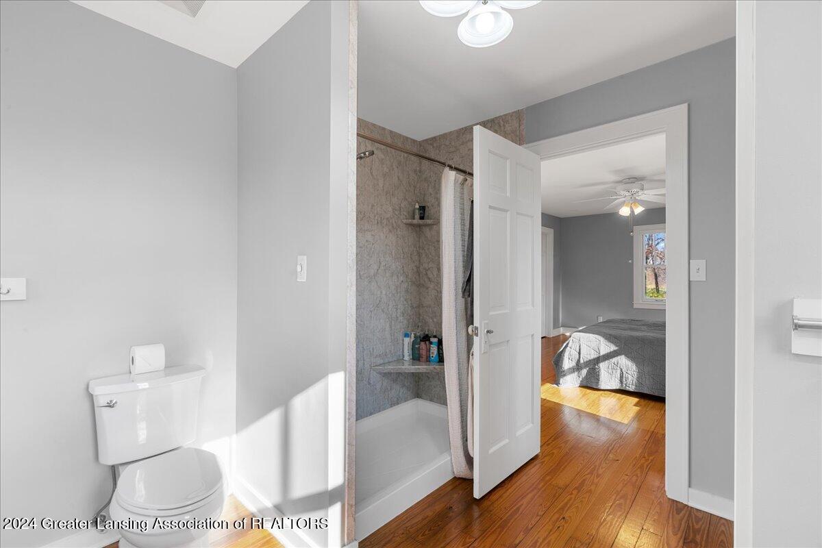 6307 County Farm Road Jackson, MI 49201 - Photo 29 of 64 Bathroom