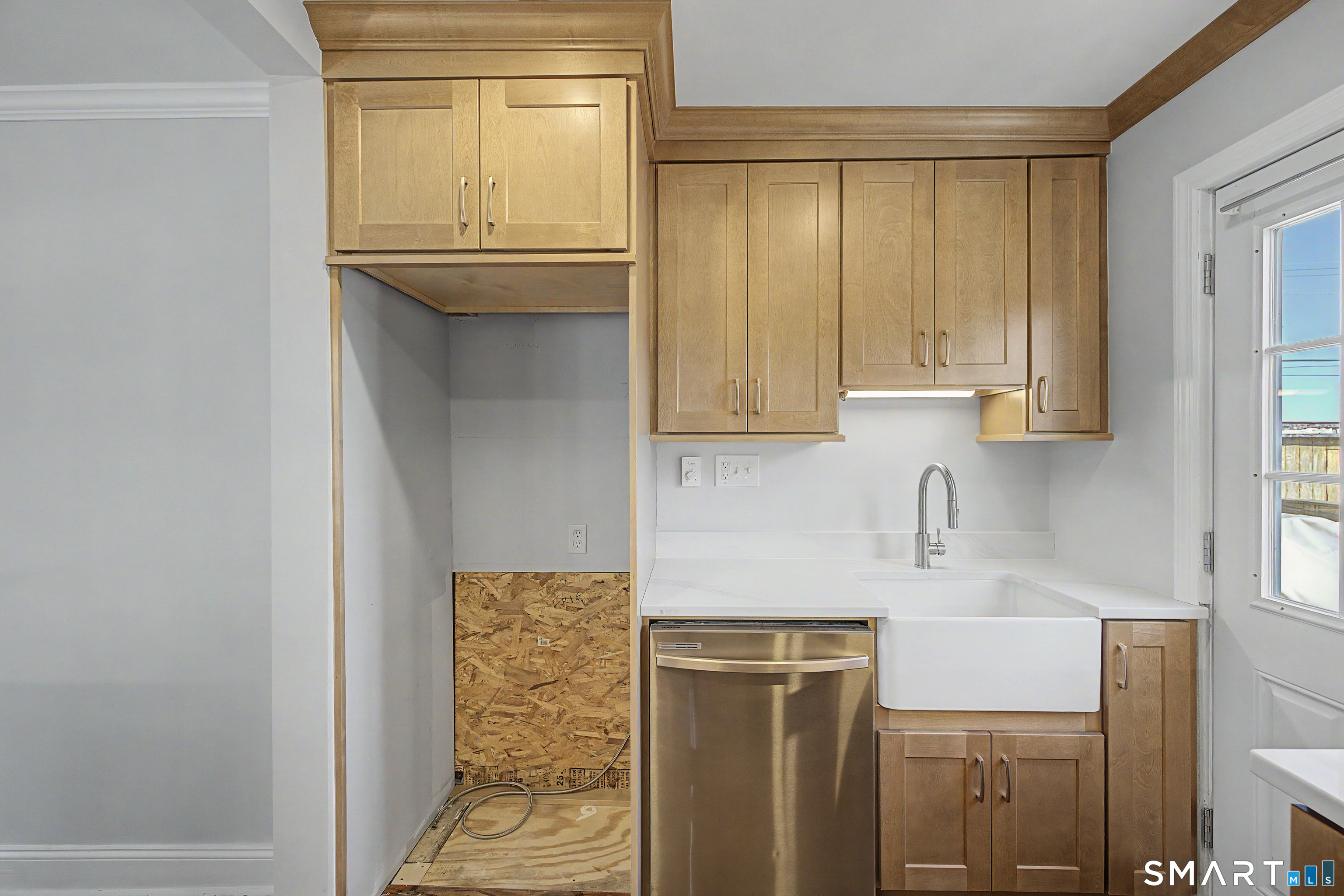 85 Iroquois Road Stamford, CT 06902 - Photo 16 of 27