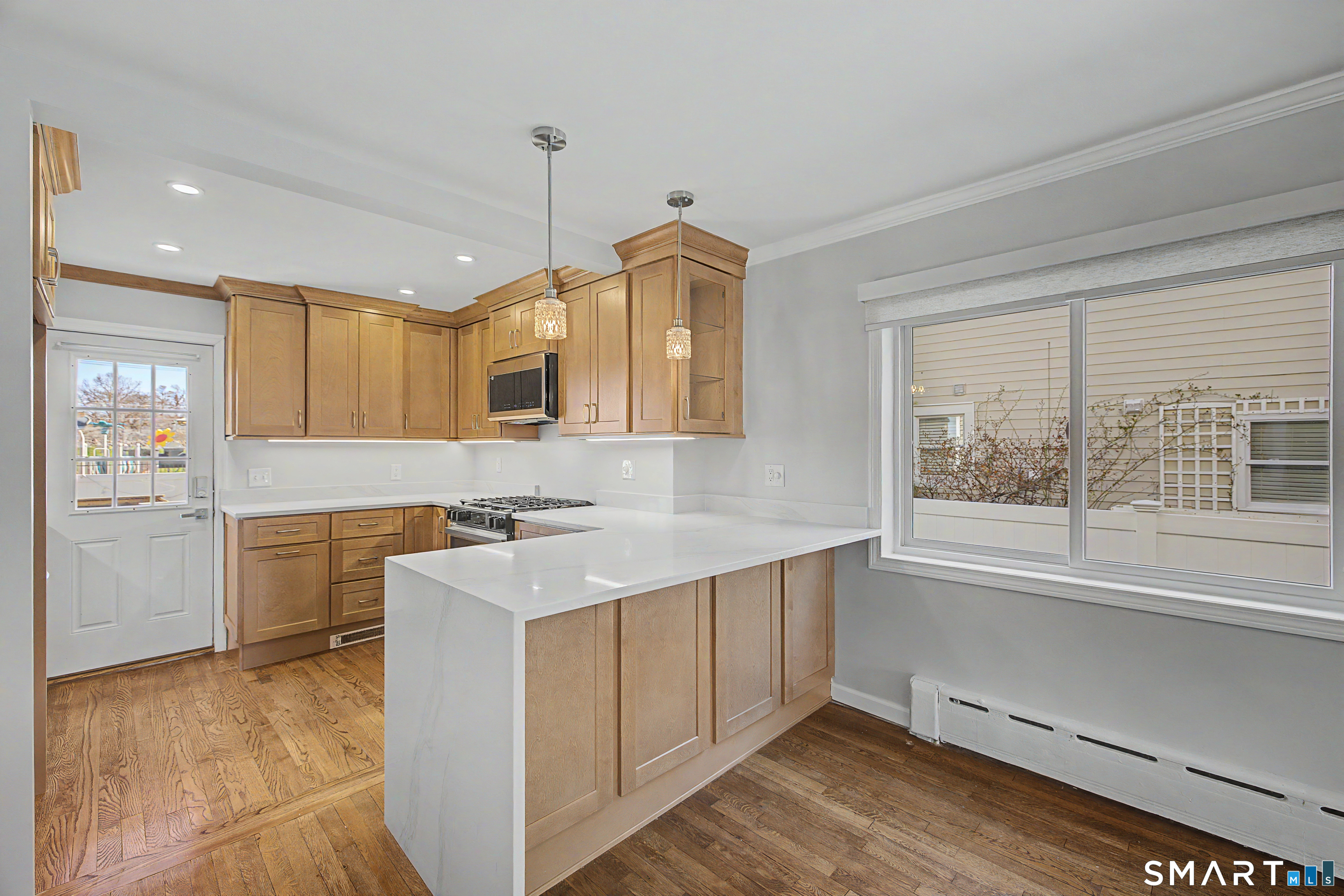 85 Iroquois Road Stamford, CT 06902 - Photo 2 of 27