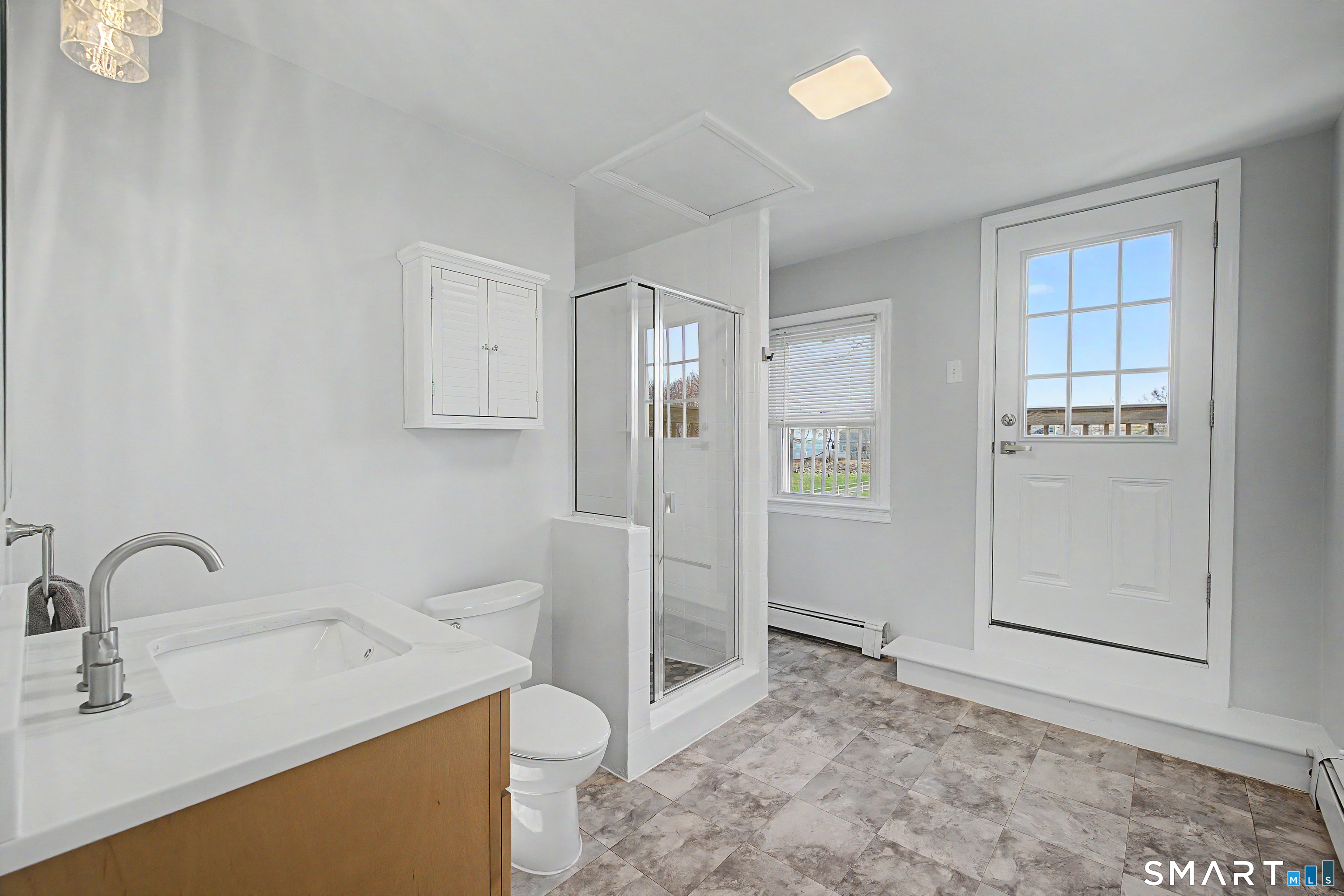 85 Iroquois Road Stamford, CT 06902 - Photo 25 of 27 2nd floor full bath