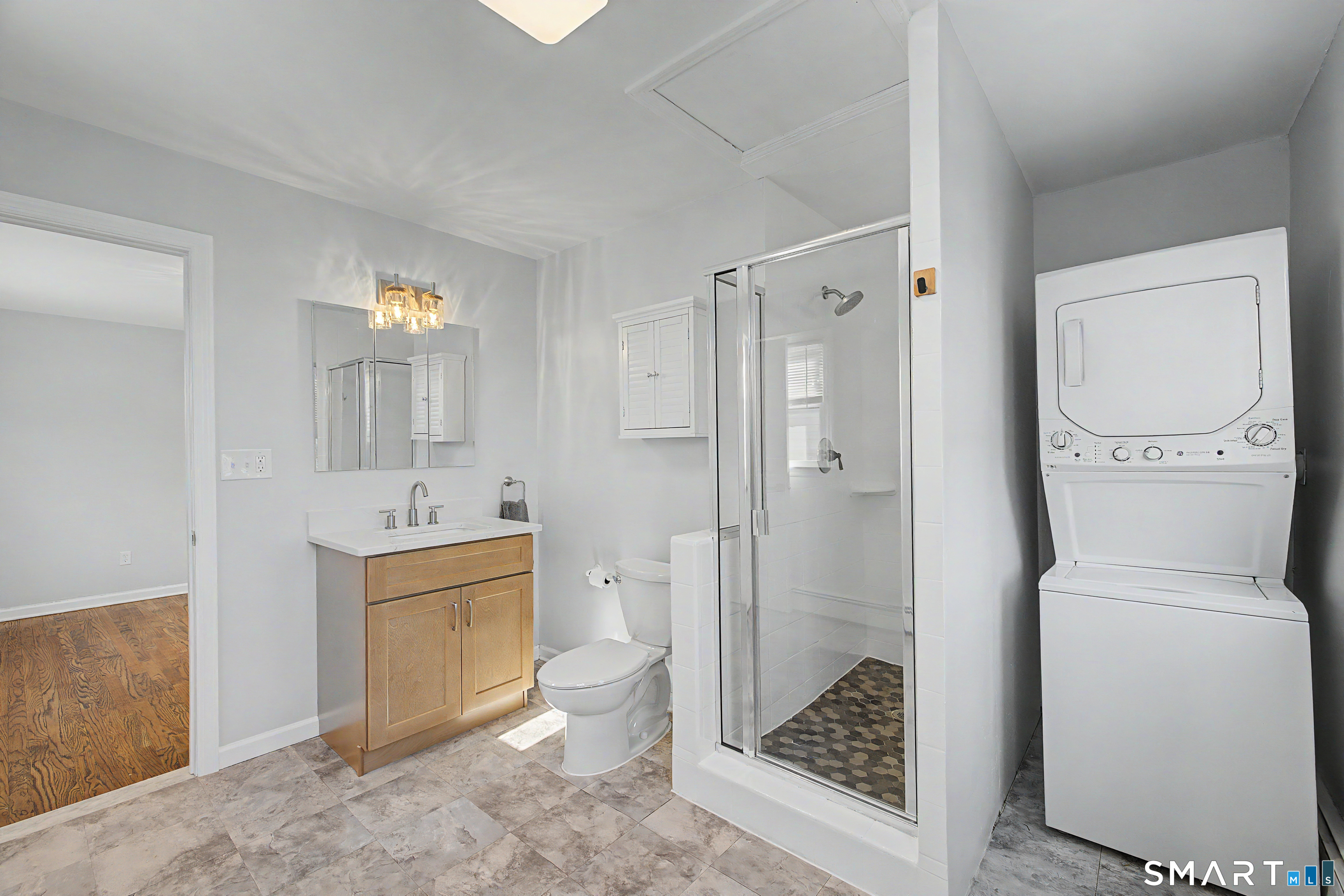 85 Iroquois Road Stamford, CT 06902 - Photo 26 of 27 2nd floor full bath