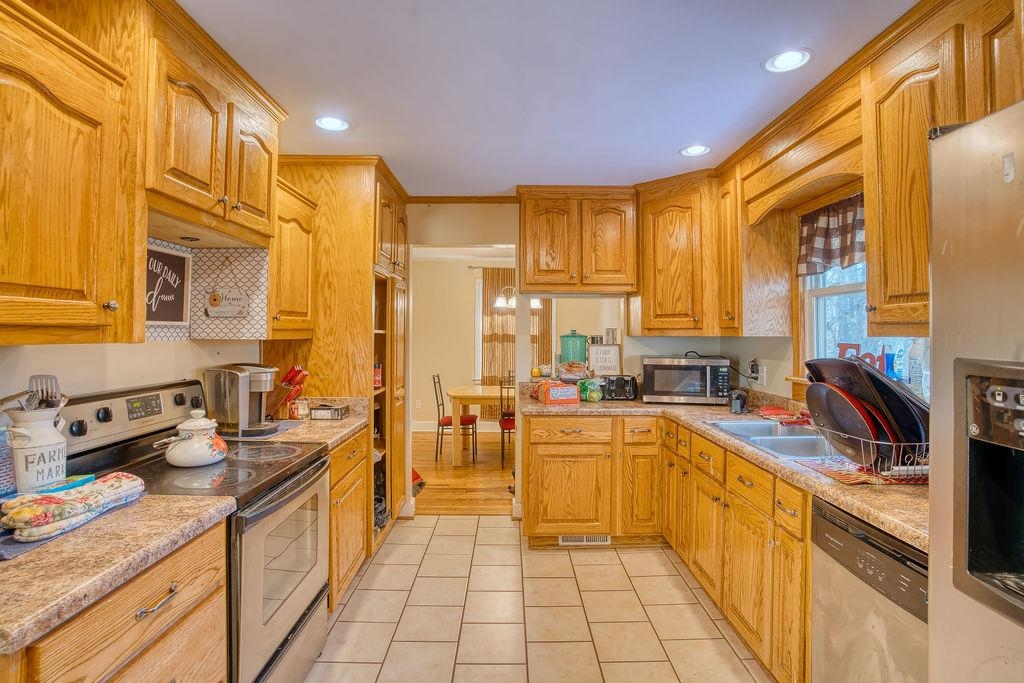 101 Simmons Drive Clinton, SC 29325 - Photo 8 of 35