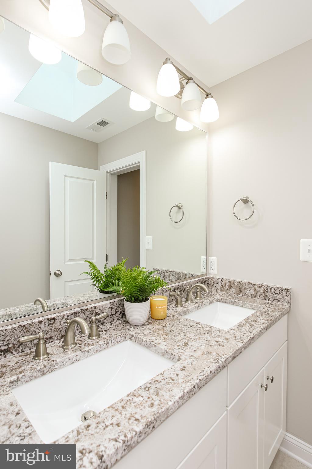 14442 Liberty Road Mount Airy, MD 21771 - Photo 39 of 51 Upper level hall bath