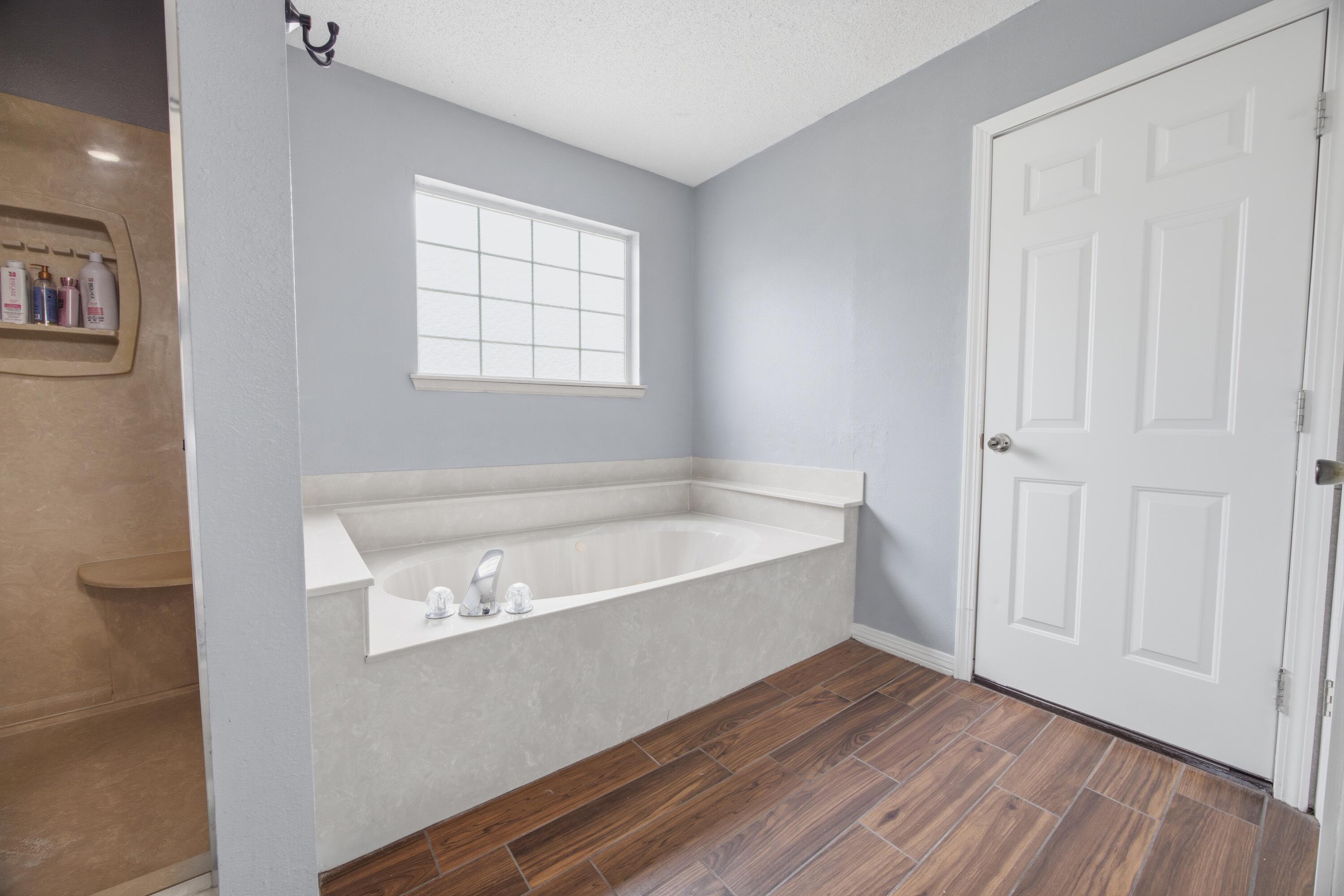 3494 Highway 90 Crestview, FL 32539 - Photo 25 of 71 a spacious bathroom with a bathtub and a window