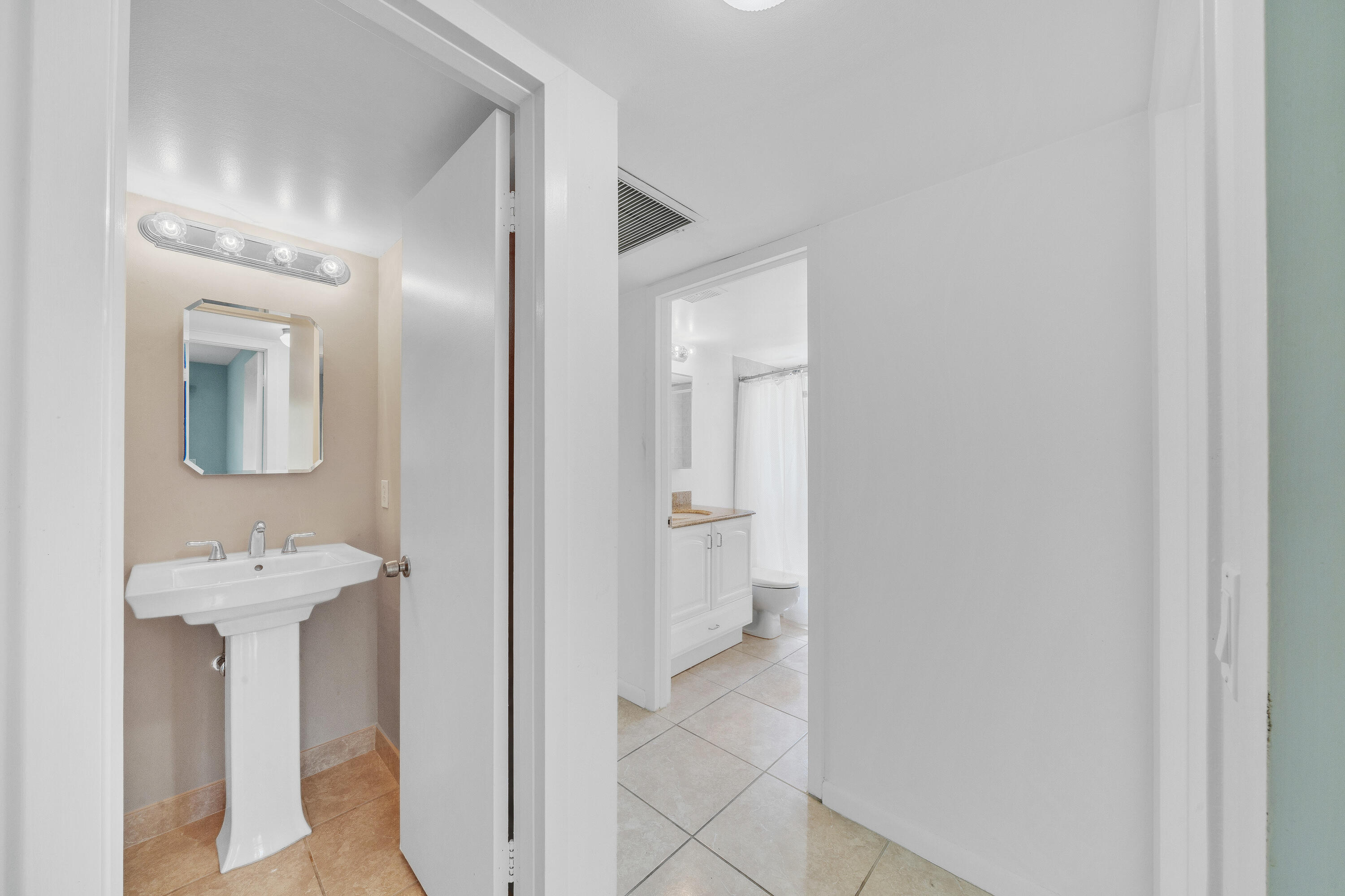 169 Suffolk F Boca Raton, FL 33434 - Photo 21 of 39 11 Half Bath (1)