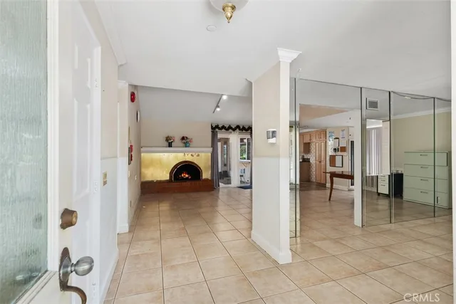a view of livingroom with furniture
