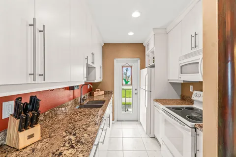 $199,000 | 1118 Lake Terrace, Unit 217H, Boynton Beach, FL 33426