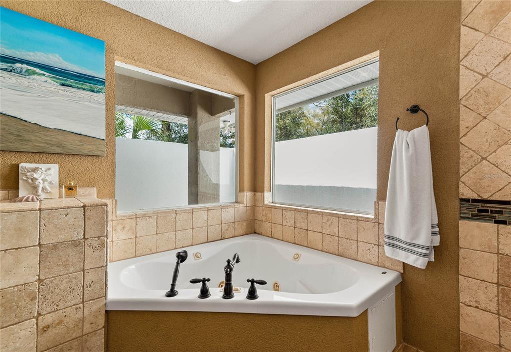 133 Ross Lake Lane Sanford, FL 32771 - Photo 18 of 32 a bathroom with bathtub and window