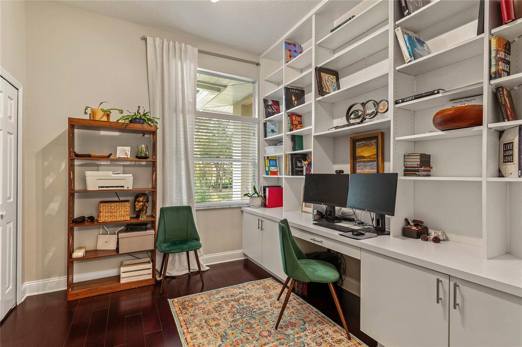 133 Ross Lake Lane Sanford, FL 32771 - Photo 20 of 32 a workspace with furniture and rug