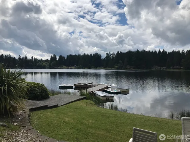 a view of a dinning table and chairs in the patio