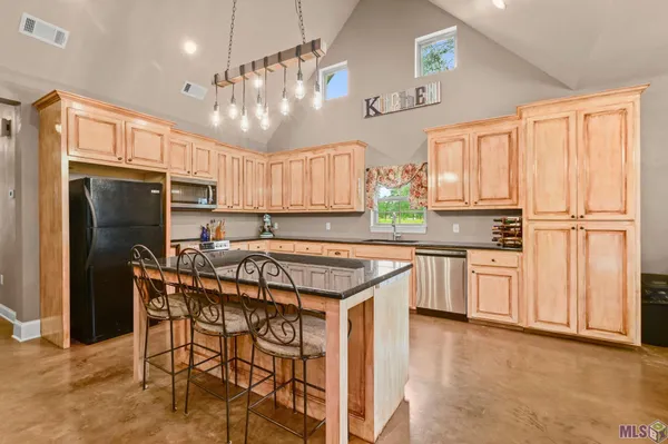 $415,000 | 100 Tranquility Oaks Denham Springs, Pine Grove, LA 70453