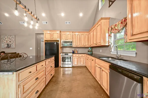$415,000 | 100 Tranquility Oaks Denham Springs, Pine Grove, LA 70453